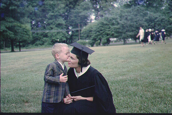 Tracy_kissin_Carolyn